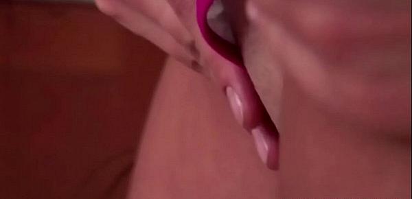  An Arousing Pussy Fingering And Licking Experience